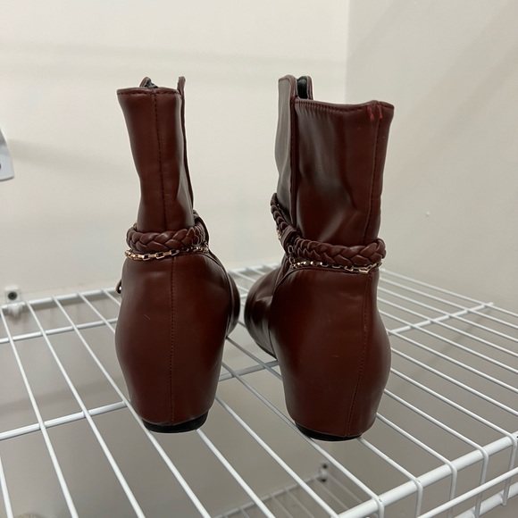 Gentle used brown boots - Picture 3 of 5